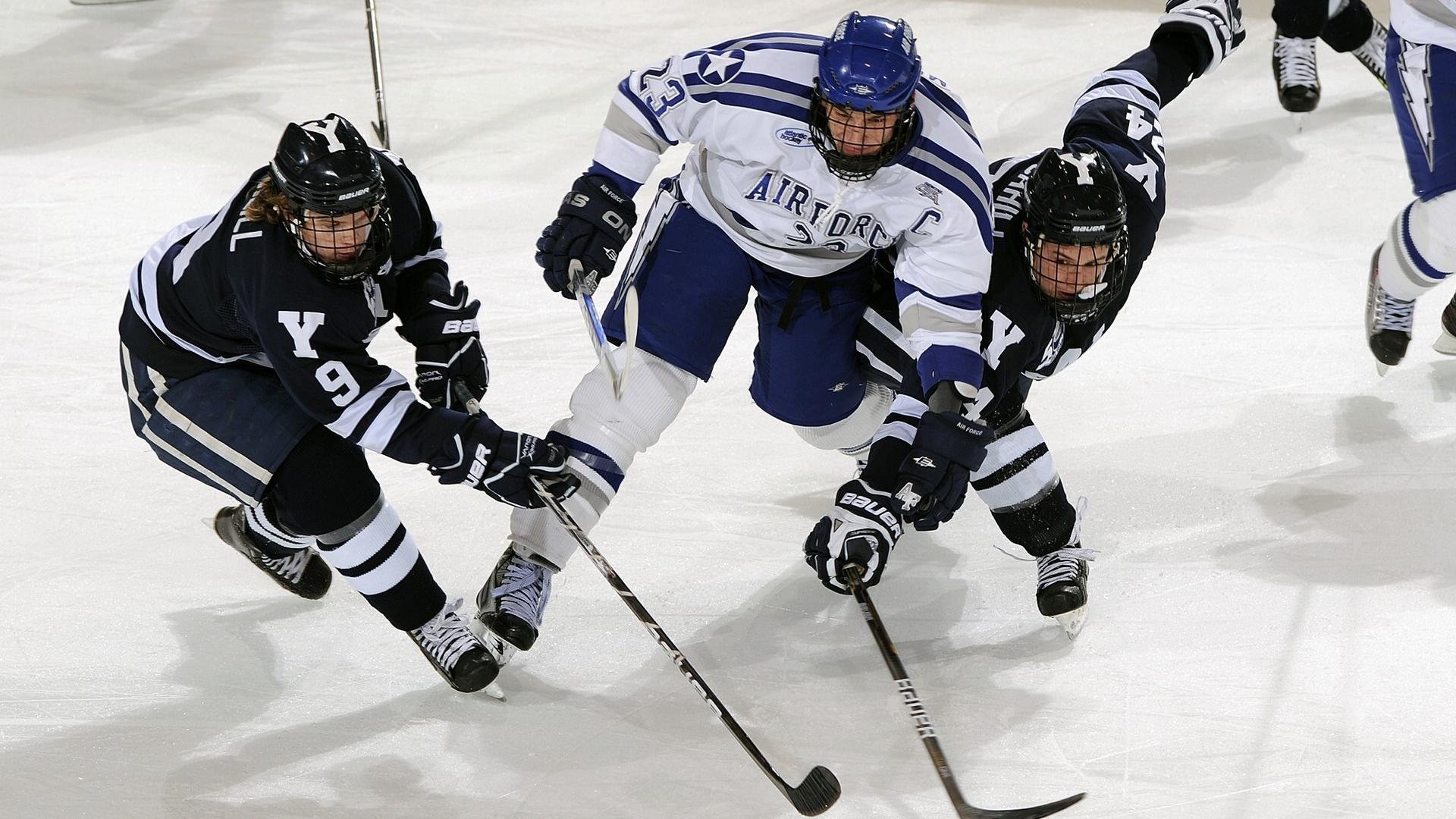 米兰体育报-_新技术助力裁判：视频回放和自动判罚上线_，裁判助手app下载